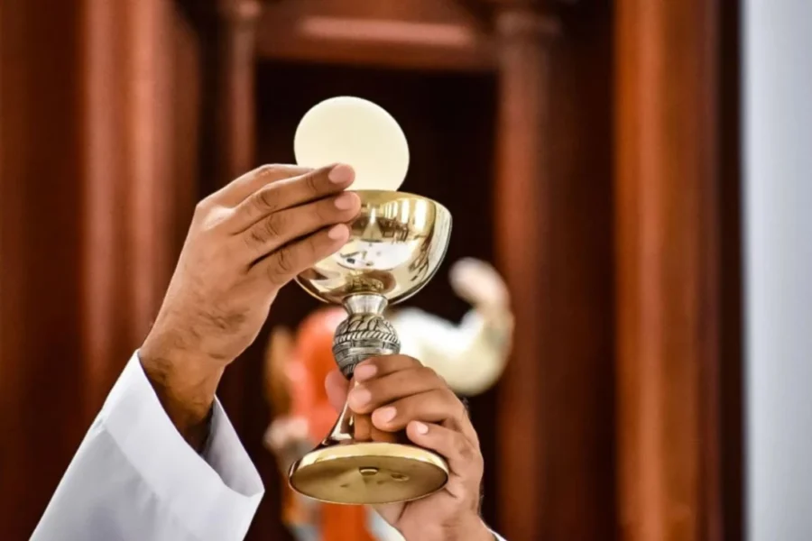 Descubra o Poder Milagroso da Eucaristia para Sua Vida Eterna!