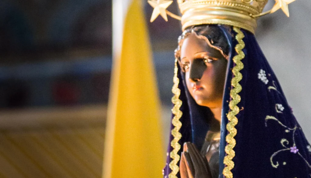 Santuário de Aparecida Recebe Multidão em Celebração