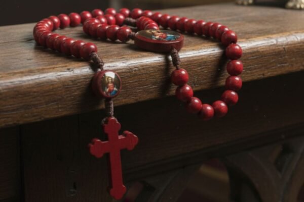 Terço Vermelho de Madeira 8mm