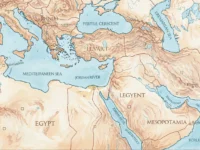 Mapa antigo da Terra Santa com figuras bíblicas e rios